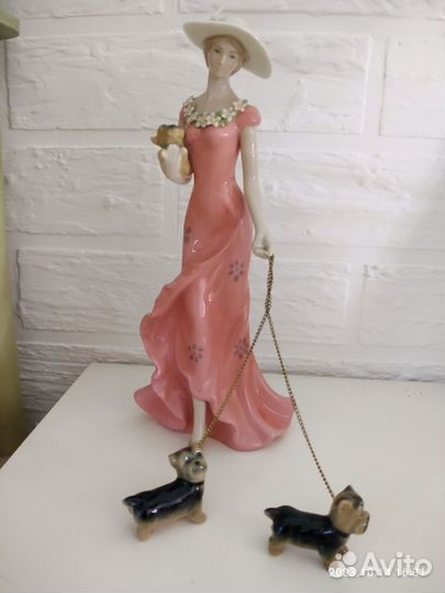 Статуэтка фарфор