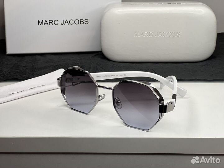 Солнцезащитные очки Marc jacobs с футляром