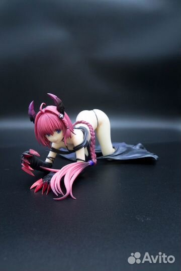 Фигурка аниме девушка с когтями