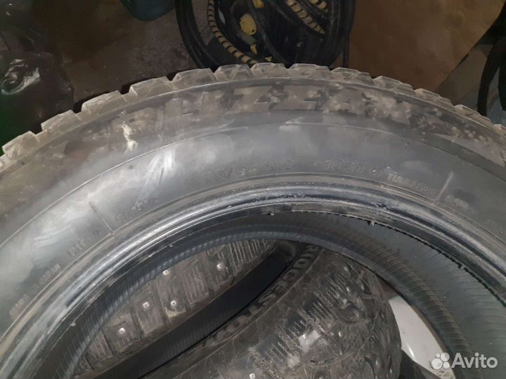 Bridgestone Blizzak Spike-02 225/60 R17