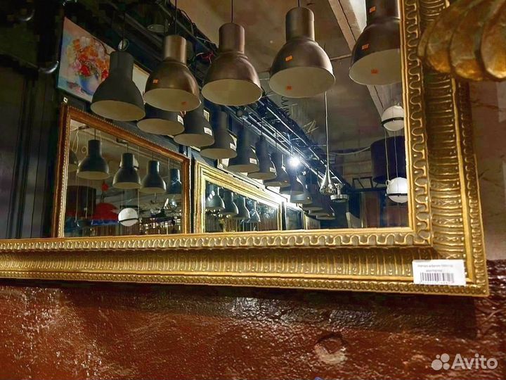 Большое зеркало в багетной раме