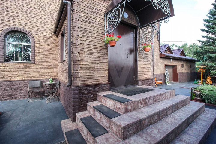 Дом 360 м² на участке 15 сот.