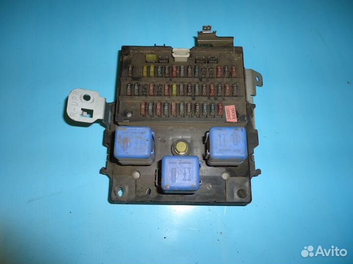24350-51U00 блок предохранителей Nissan Cefiro