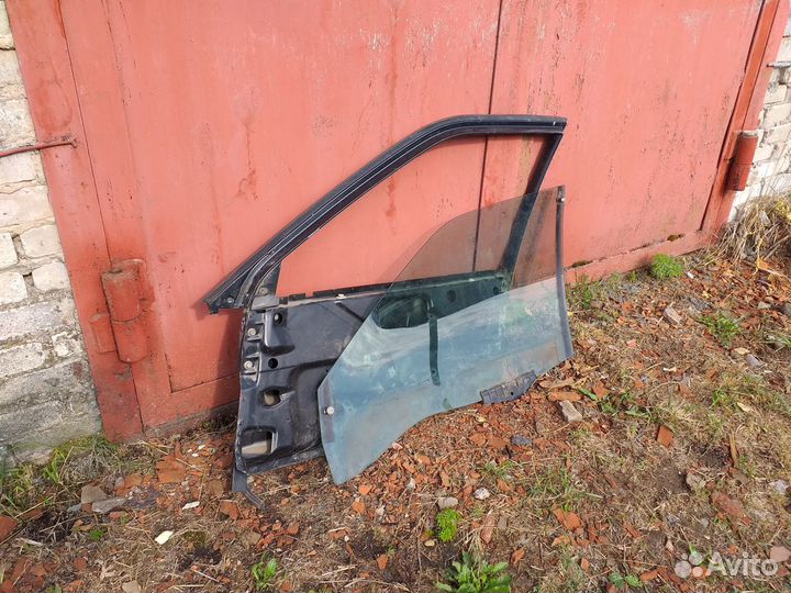 Рамка двери со стеклом передняя правая audi 80 B3