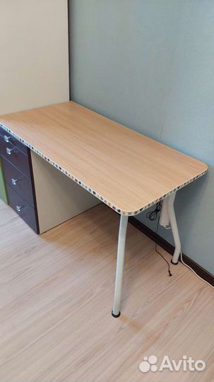 Письменный стол, шкаф, стеллаж