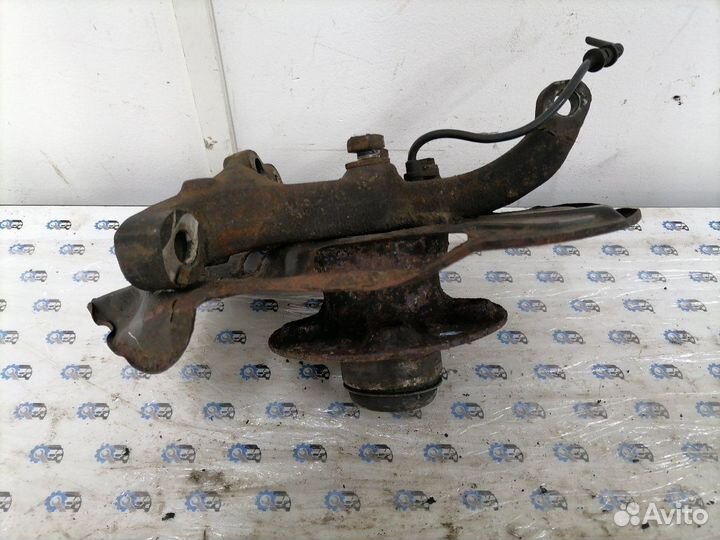 Кулак поворотный передний левый Mercedes W203