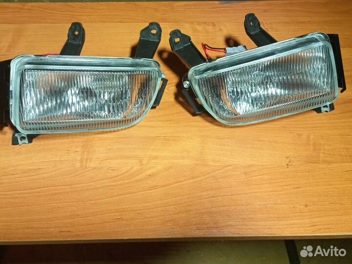 Противотуманные фары на Toyota Lite Ace Noah