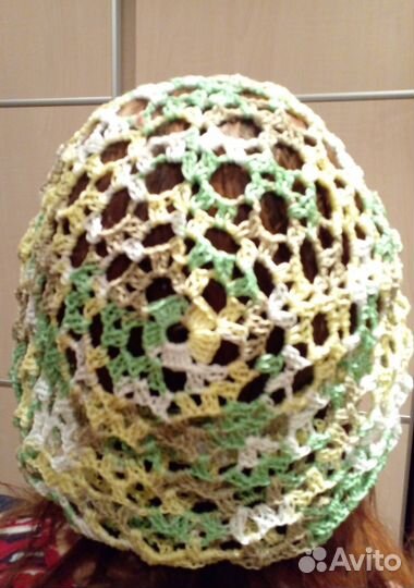 Берет женский связанный крючком