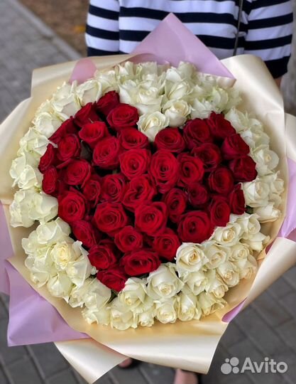 101 роза в форме сердца