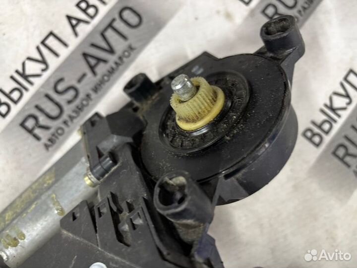 Моторчик стеклоподъемника передний левый Audi A8