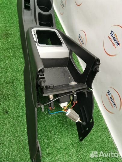 Консоль между сидений Kia Ceed хетчбэк 1.4 G4FA