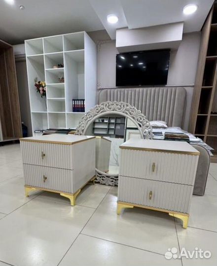 Тумбочка прикроватная