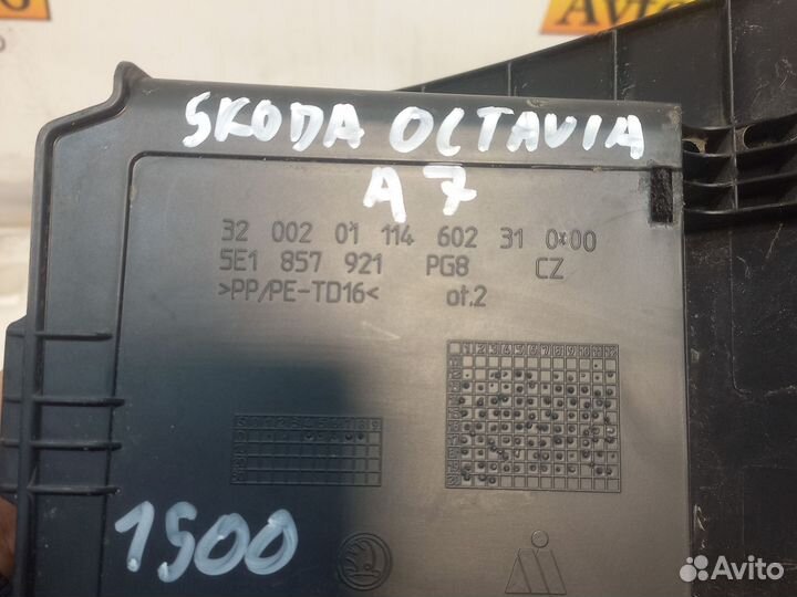 Skoda octavia a7 бардачок водителя