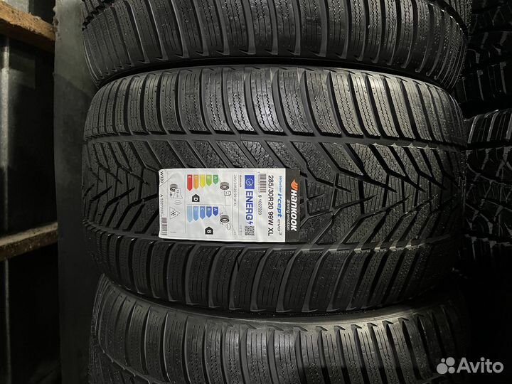 Hankook Winter I'Cept Evo 3 W330 285/30 R20 и 275/35 R19 98W