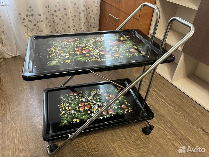Сервировочный столик