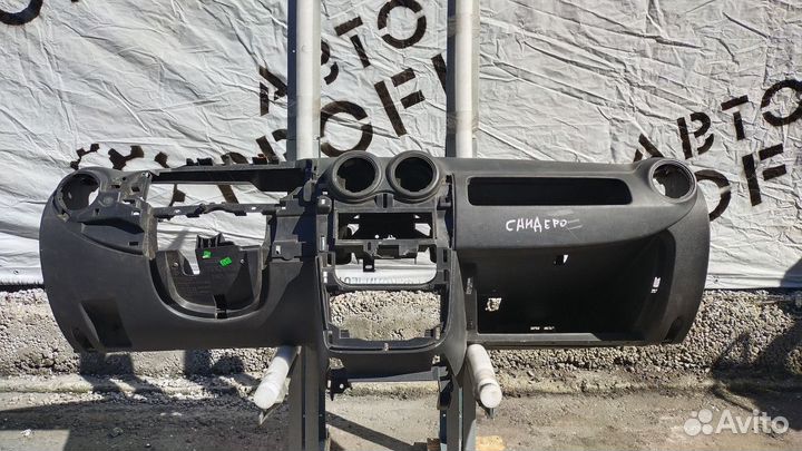 Торпеда Renault Sandero