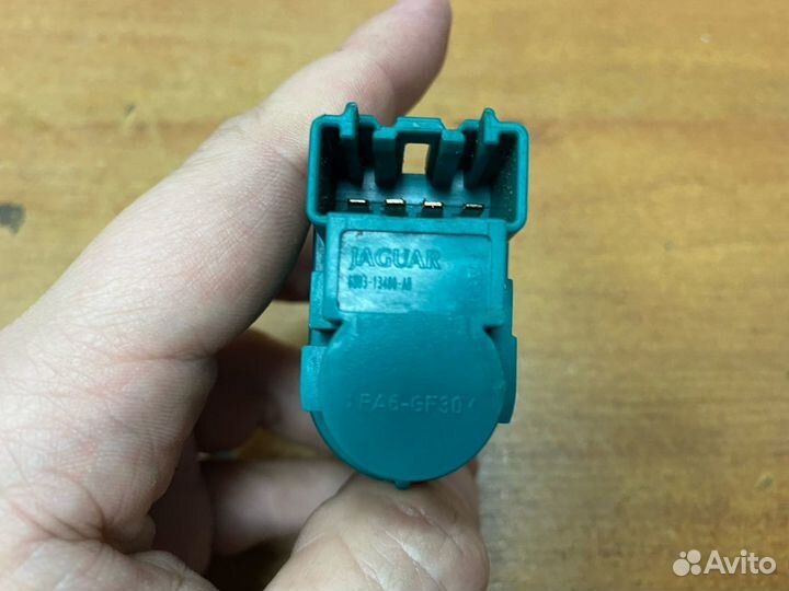 Выключатель стоп сигнала jaguar XF