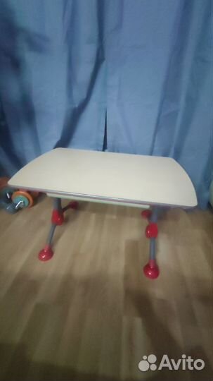 Письменный стол с регулировкой высоты