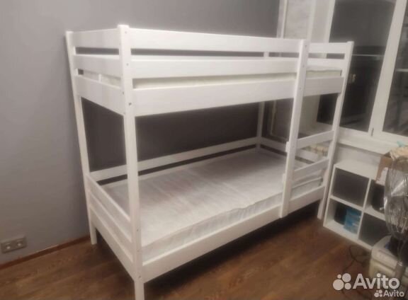 Кровать из массива лиственницы