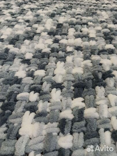 Плед вязаный ручной работы