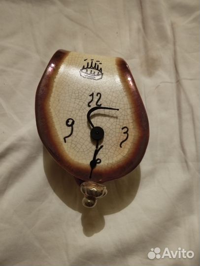 Растекающиеся часы