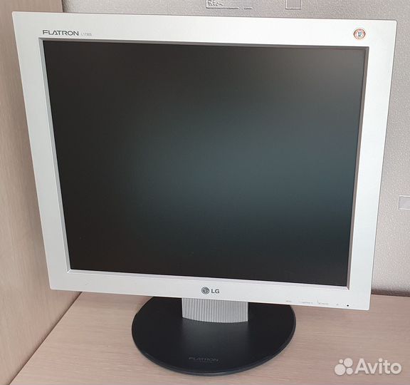 Монитор LG Flatron L1730S 17