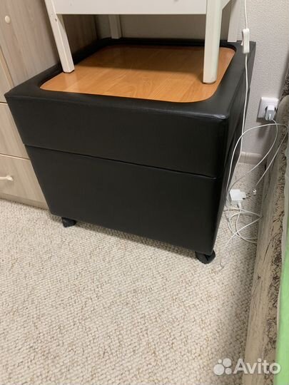 Диван, два коесла, столик на колесах