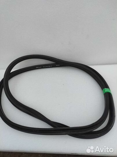 Уплотнитель двери передней левой Renault symbol 1