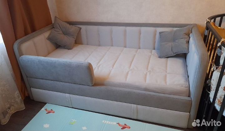 Мягкий диван кровать 