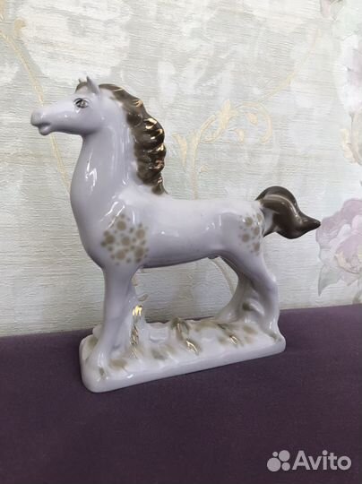 Фарфоровый конь