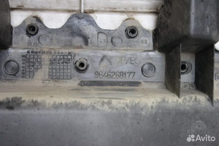 Обшивка кузова правая для Citroen C4 2005-2011 г