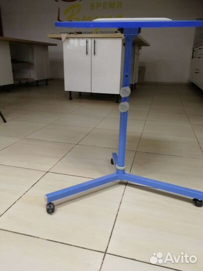 Столик для планшета, журнальный