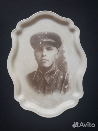 Поднос с фото военного, 30-е годы