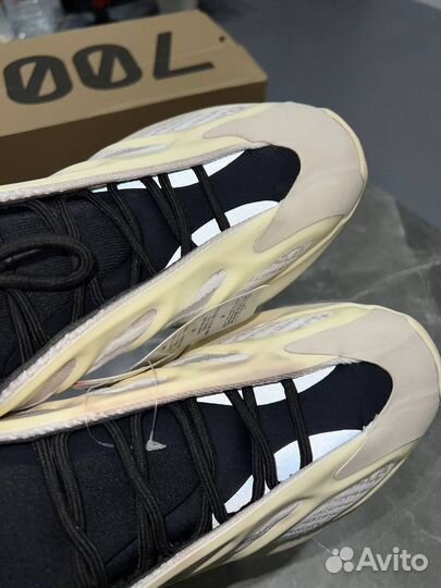 Кроссовки мужские adidas Yeezy boost 700