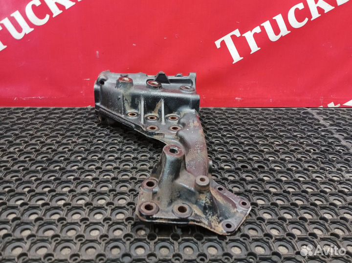 Кронштейн переднего бампера левый