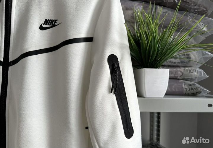 Кофта nike tech fleece белая