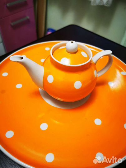 Сервиз чайный. Чайник и поднос