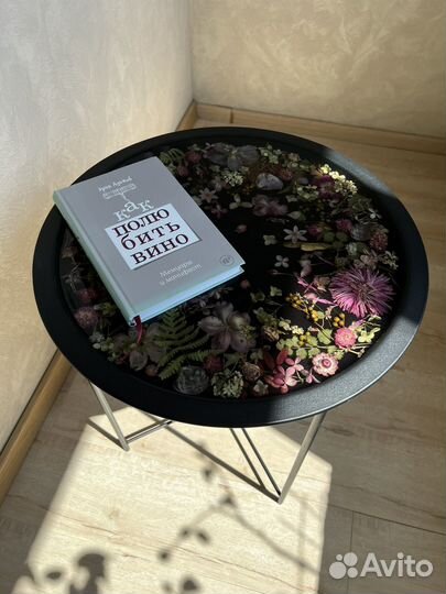 Столик из эпоксидной смолы с цветами