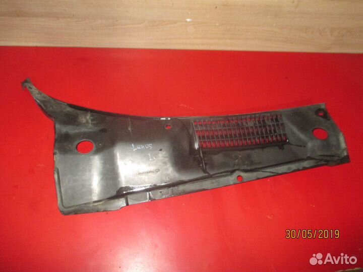Решетка стеклоочистителей левая 96304672 Lanos