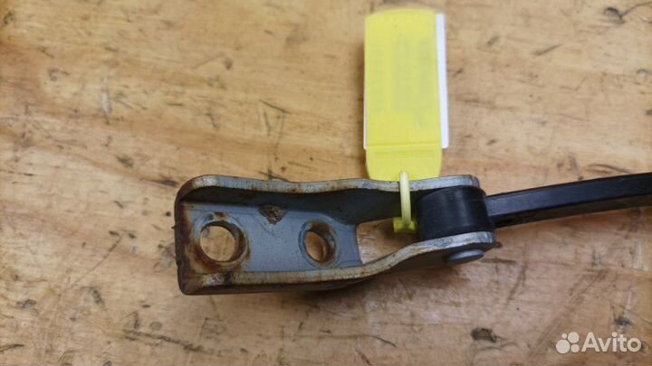 Ограничитель двери задний Nissan Cube Z12 HR15DE