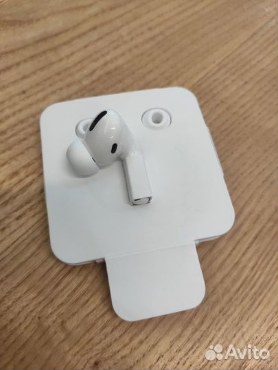 AirPods Pro новый правый наушник