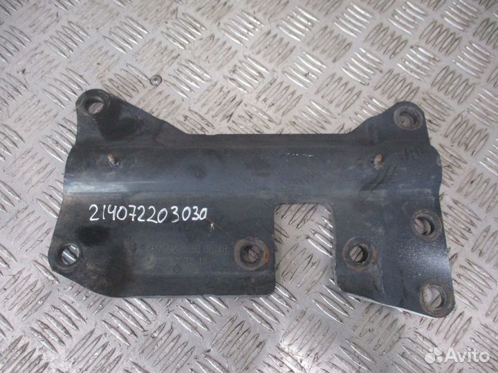 Кронштейн цилиндра подъема кабины Mercedes-Benz A9