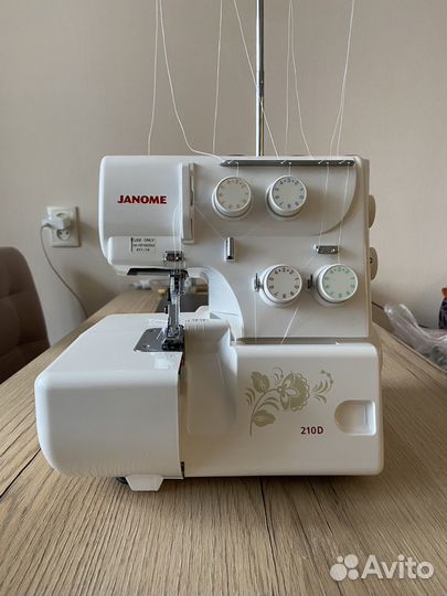 Оверлок Janome 210d