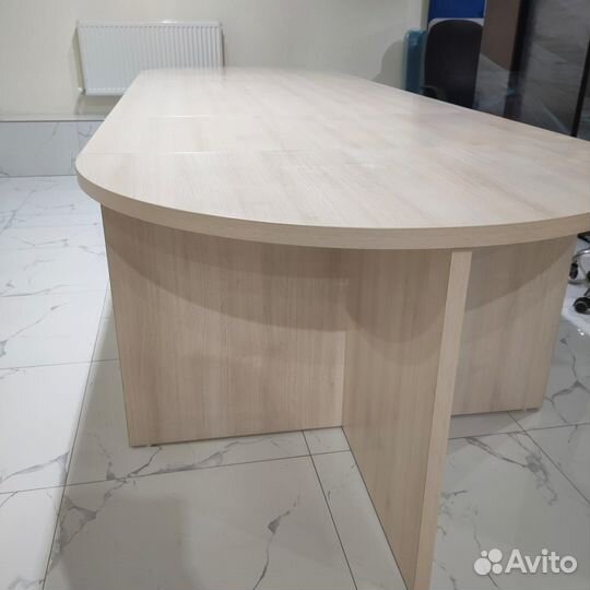 Стол для переговоров