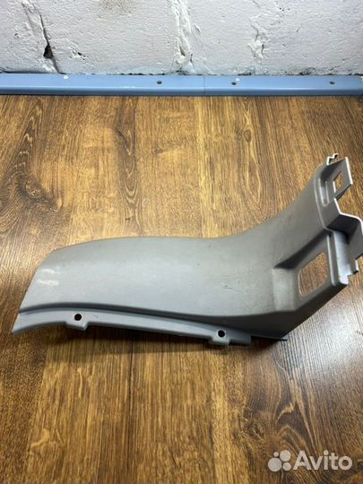 Накладка на порог салона задняя правая Nissan