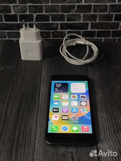 Телефон iPhone 8 64 gb Идеальный