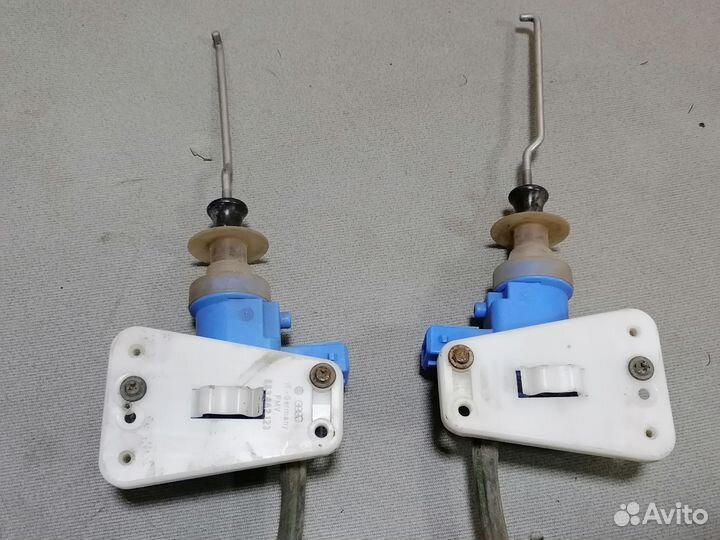 Активатор замка двери Audi 80 B3 1991