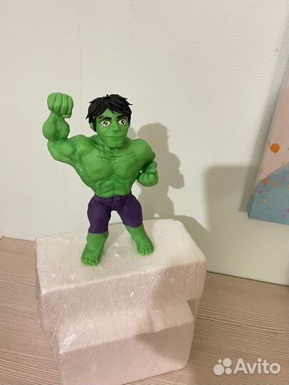 Фигурка мультяшного Халка на торт из мастики
