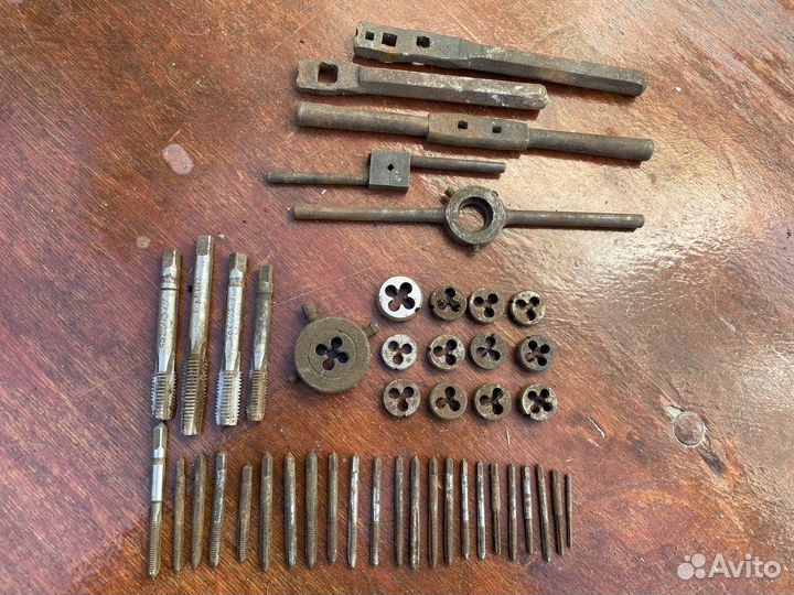 Набор метчиков и плашек СССР