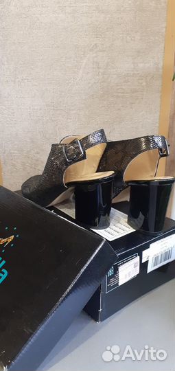 Продаю туфли женские
